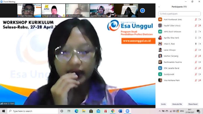MC selaku pembawa acara workshop kurikulum tahun 2021